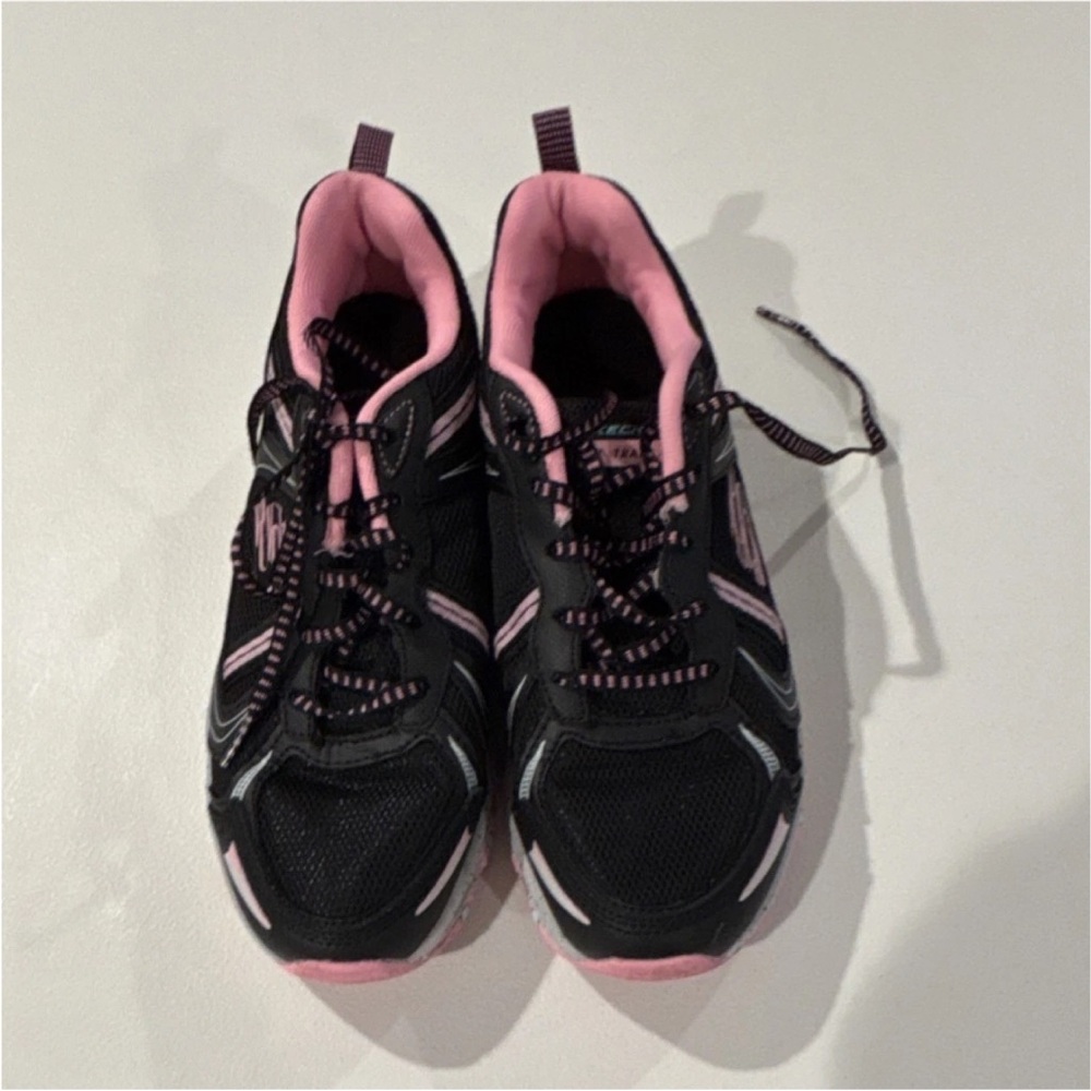 Size 8 Skechers Girls Black Pink Gray Lace Up Low Top Athletic Sneakers
